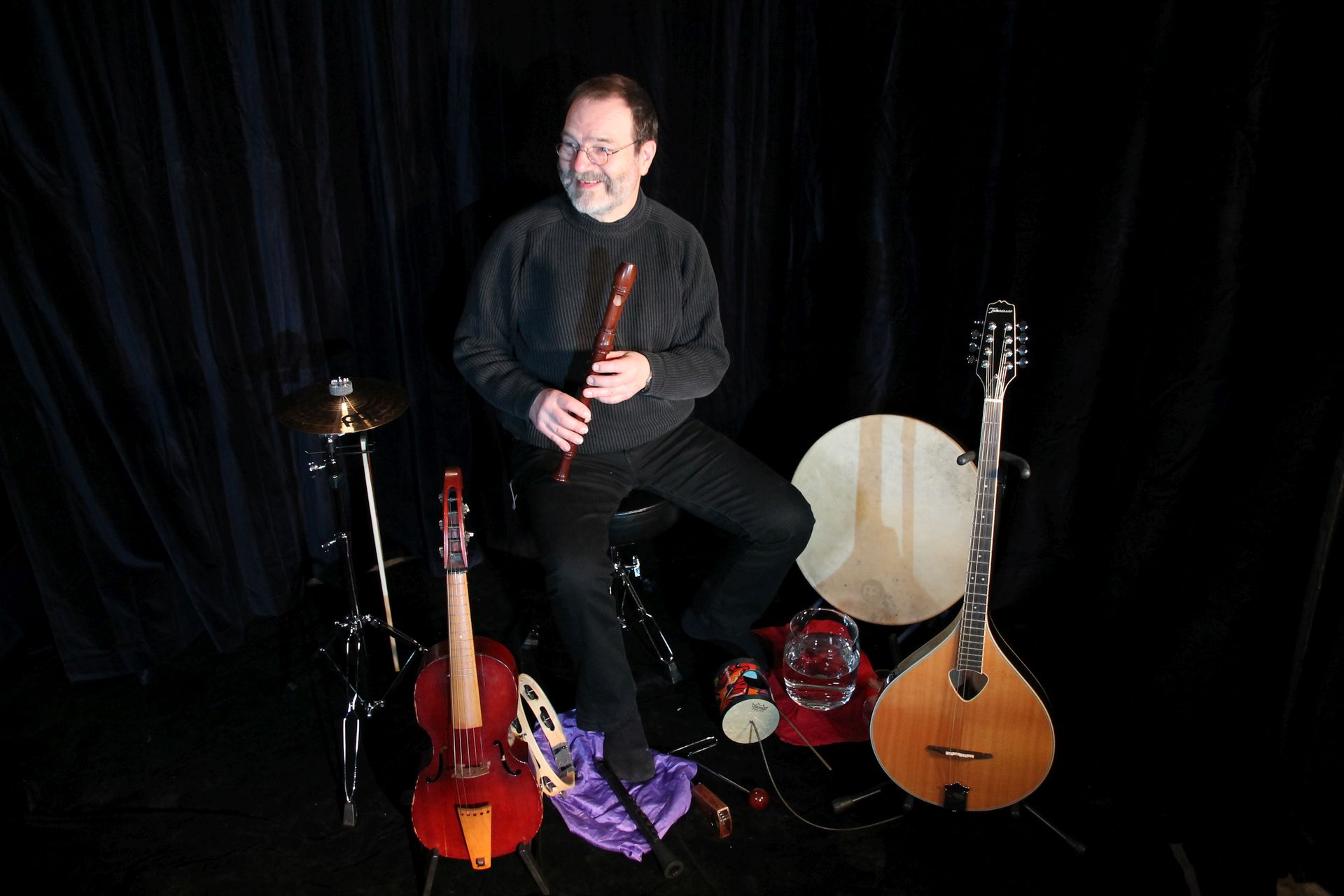 Udo Seehausen mit seinen Instrumenten